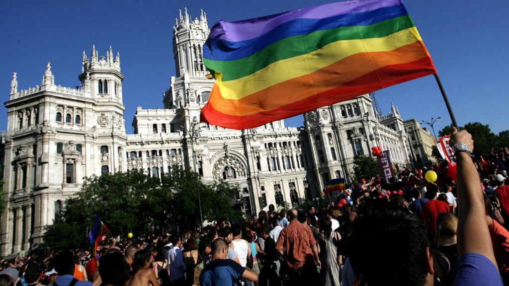 Carmena prepara «locuras» para el día del Orgullo Gay