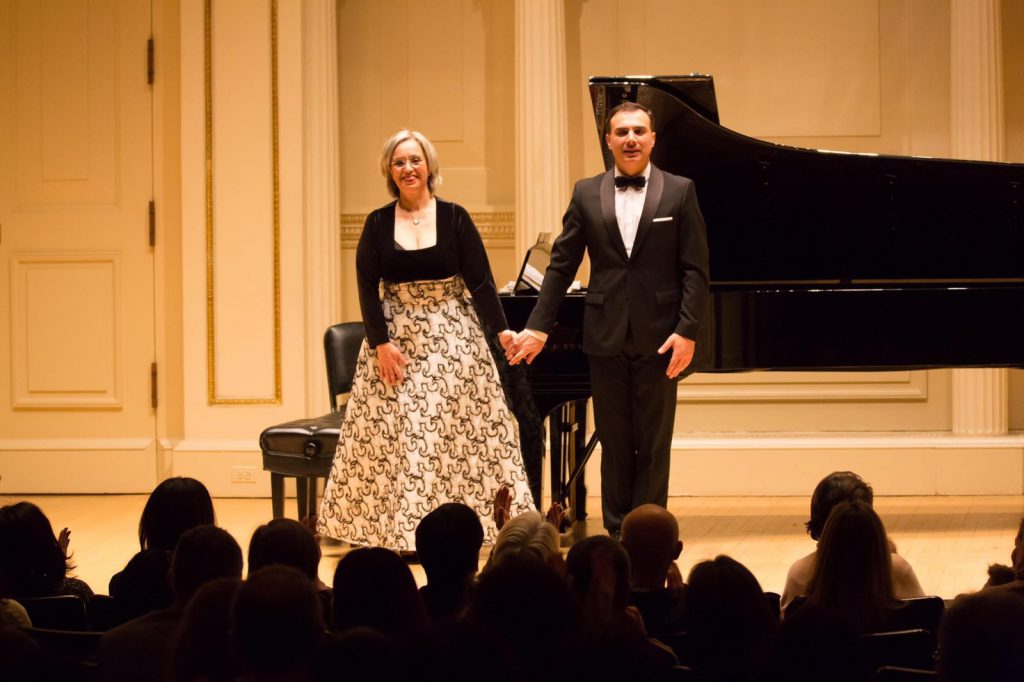 El dúo de piano Carles Lama y Sofia Cabruja recibe la «Medalla Europea al Mérito en el Trabajo»